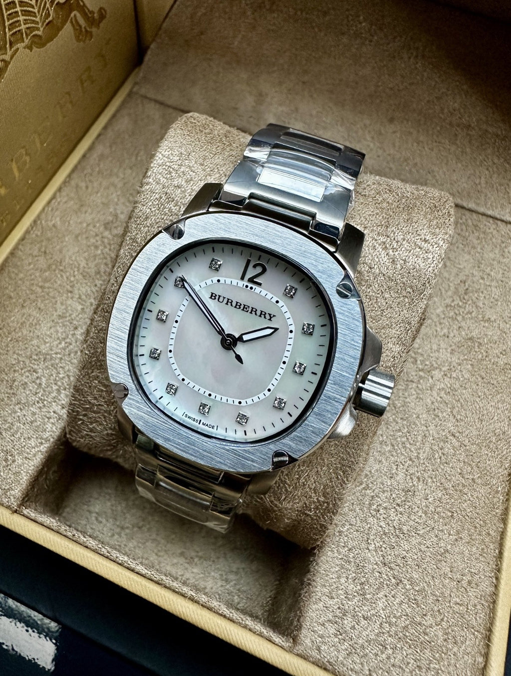 Burberry The Britain BBY1804 Ladies' Watch, Diamonds, Mother of Pearl & Silver, 34 mm – photo 2