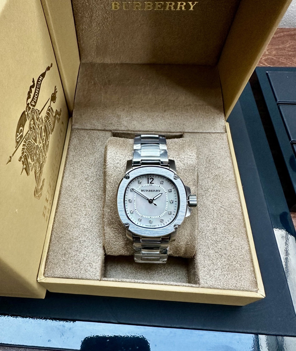 Burberry The Britain BBY1804 Ladies' Watch, Diamonds, Mother of Pearl & Silver, 34 mm – photo 1