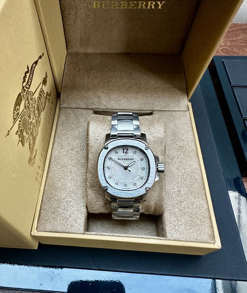 Burberry The Britain BBY1804 Ladies' Watch, Diamonds, Mother of Pearl & Silver, 34 mm – photo 1