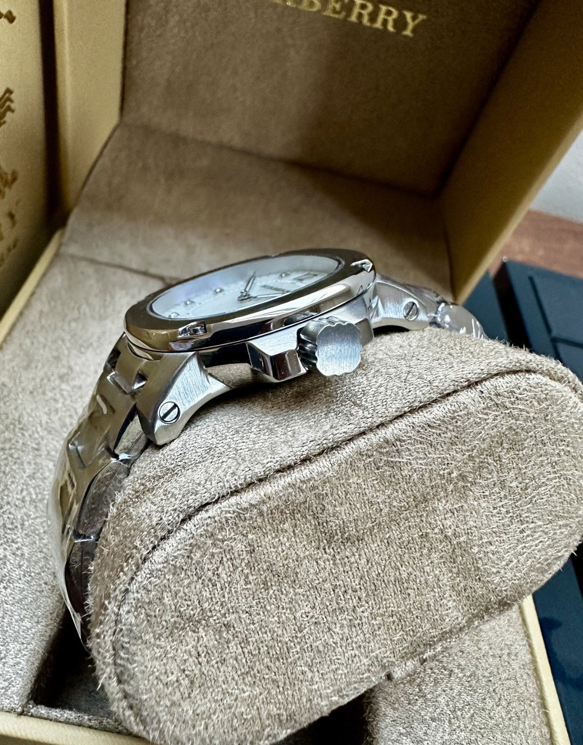 Burberry The Britain BBY1804 Ladies' Watch, Diamonds, Mother of Pearl & Silver, 34 mm – photo 3