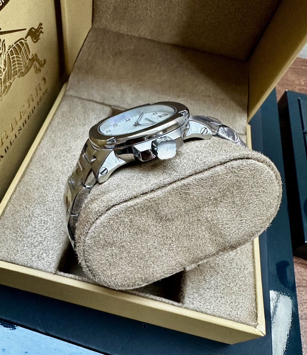 Burberry The Britain BBY1804 Ladies' Watch, Diamonds, Mother of Pearl & Silver, 34 mm – photo 4