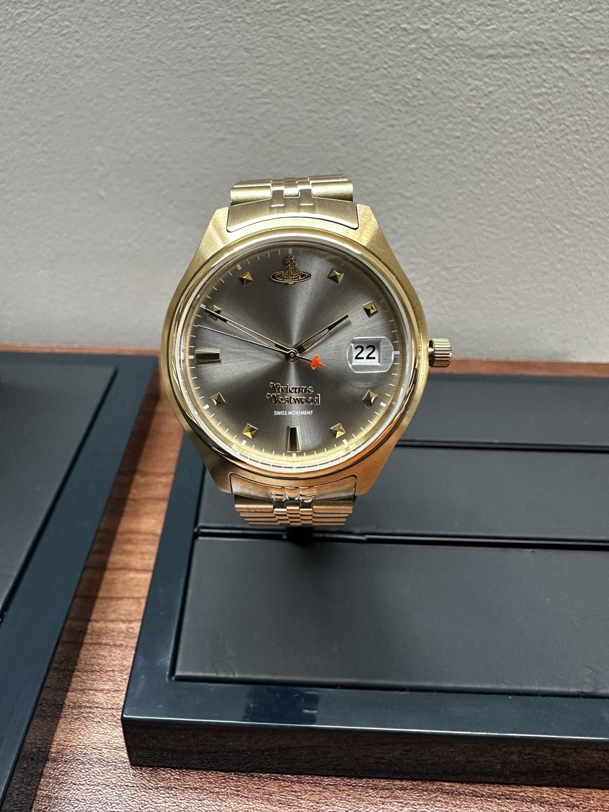 Vivienne Westwood Camberwell VV261GYGD Ladies' Watch, Gold & Grey, 37 mm – photo 2