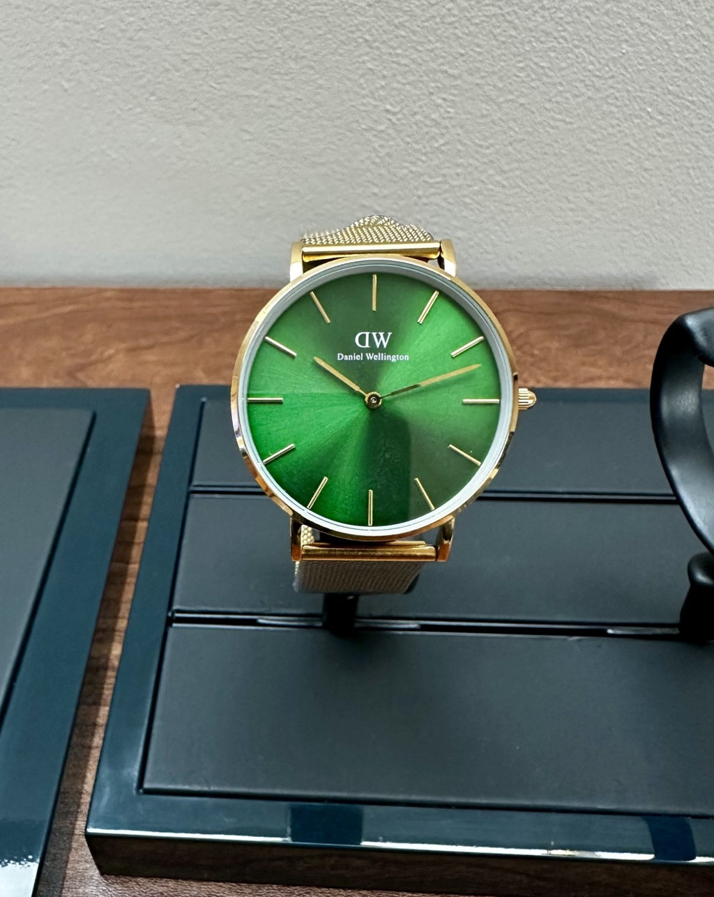 Daniel Wellington Emerald DW00100481 Ladies' Mesh Watch, Green & Gold, 36 mm – photo 4