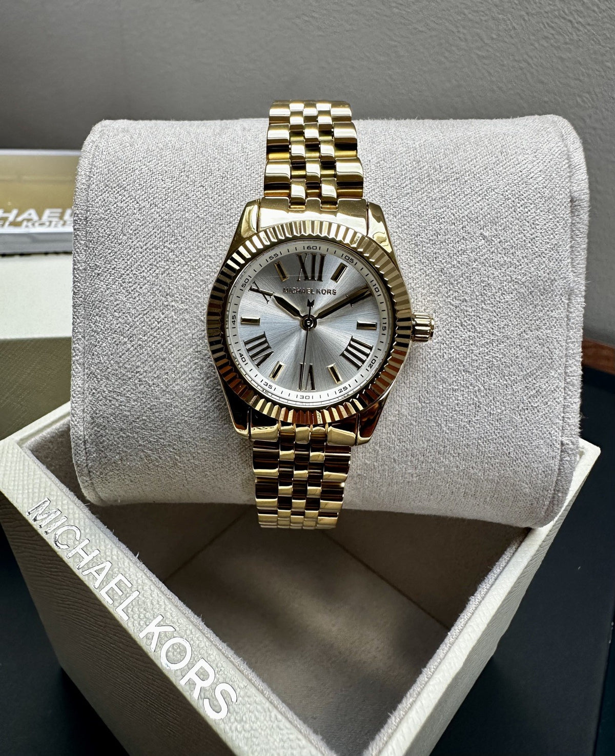 Michael Kors Lexington MK3229 Ladies' Watch, White Roman Dial & Gold, 26 mm – photo 2
