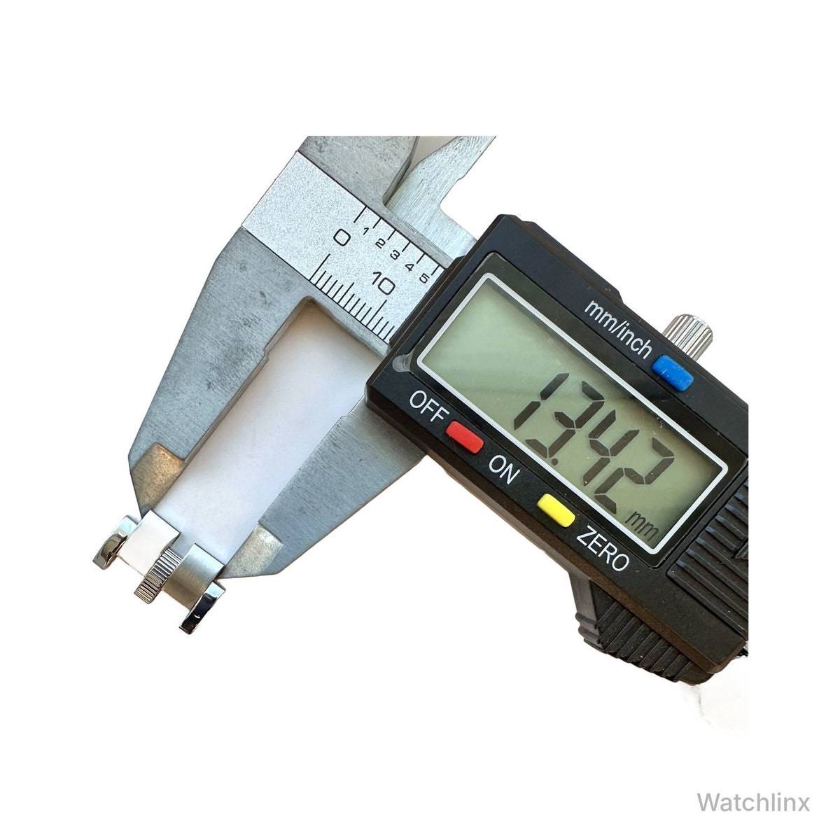 Vivienne Westwood VV281TQSL link – length measured at 13.5 mm