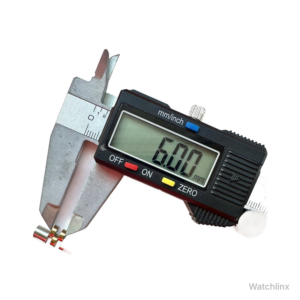 Vivienne Westwood Camberwell gold and silver link – measured with callipers