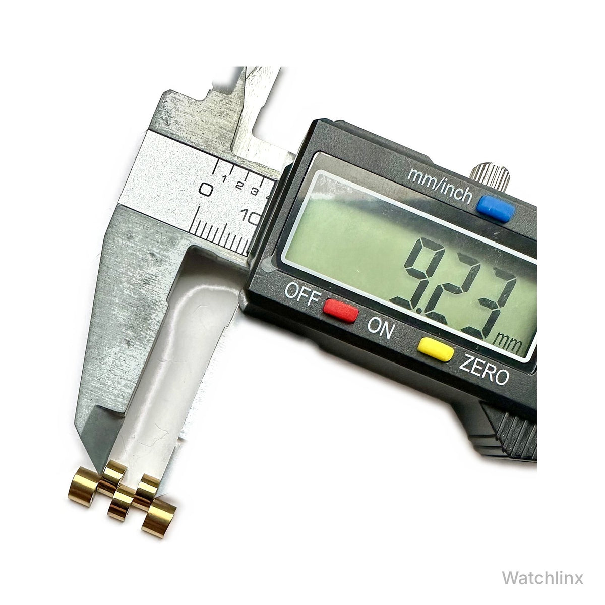 Vivienne Westwood Seymour / Wallace gold link – length measured at 9 mm