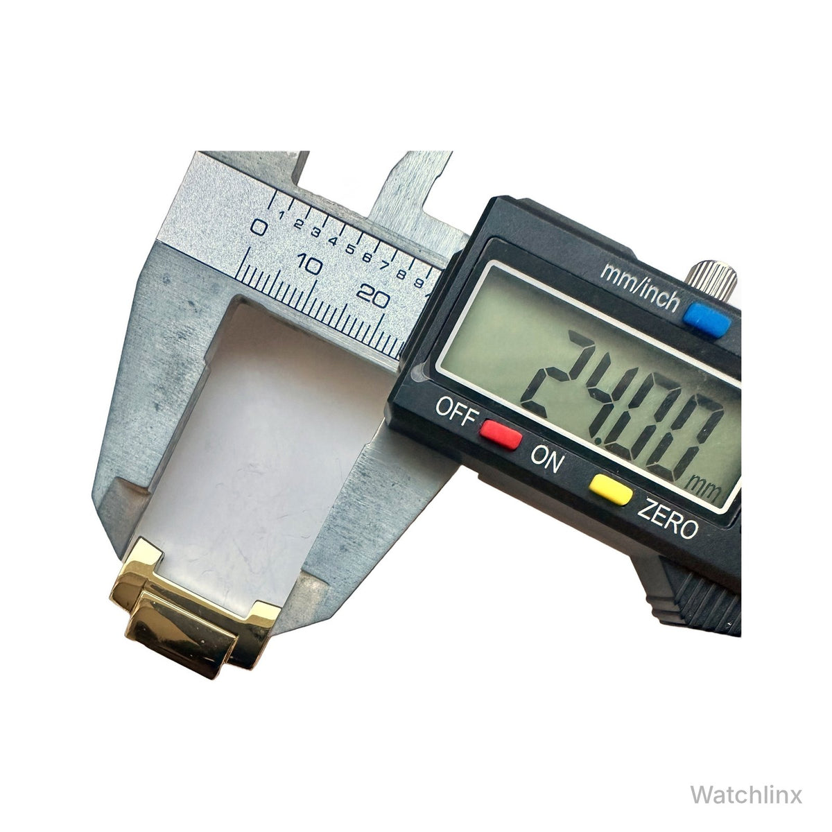 GUESS Frontier W0799G2 link – width measured at 24 mm