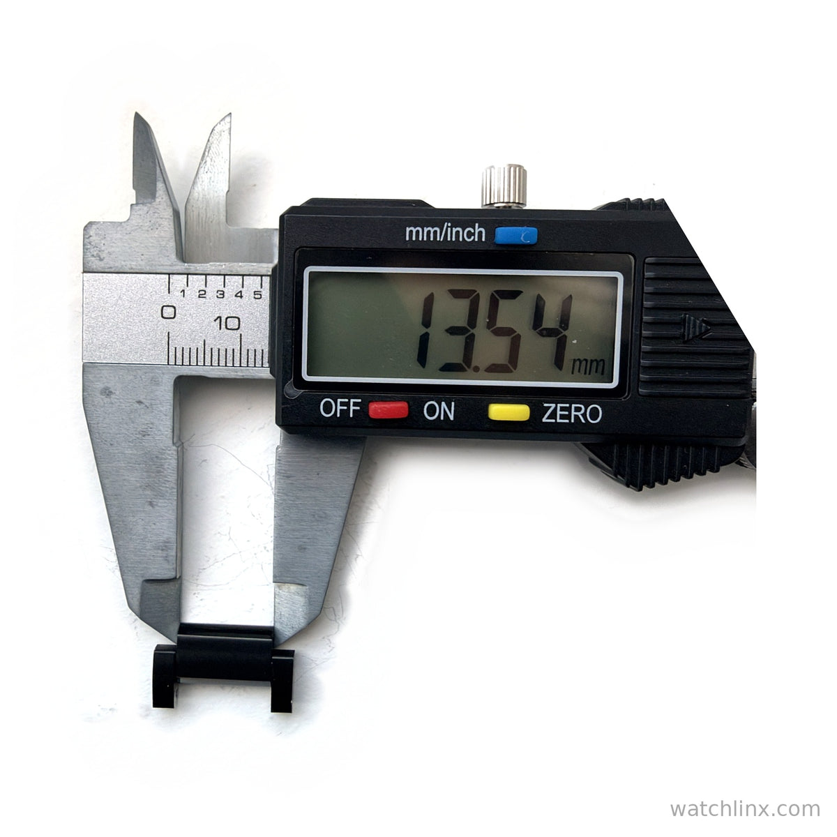 HUGO BOSS 1514095 link – centre piece measured at 13.5 mm