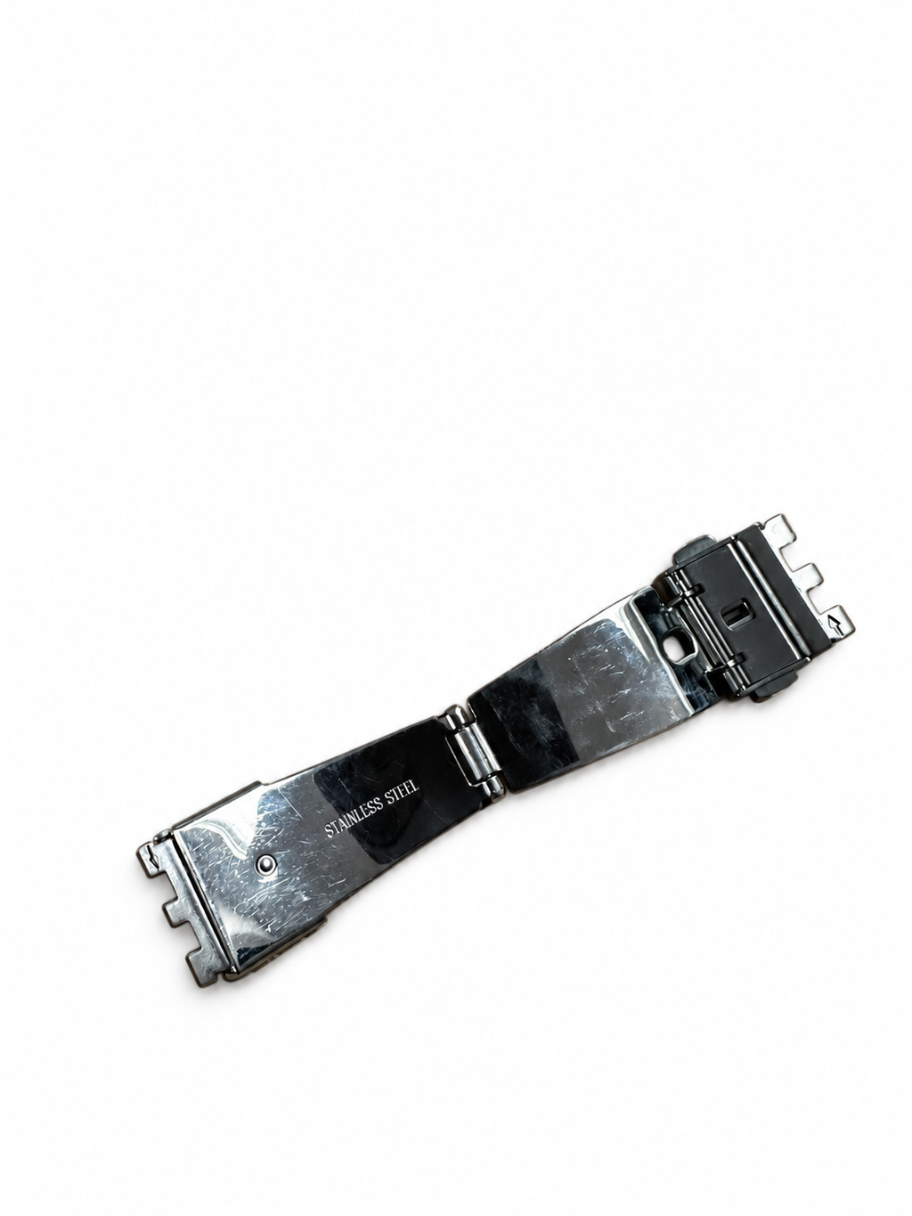 Vivienne Westwood Wallace Replacement Clasp – Gold Tone — detail view on white