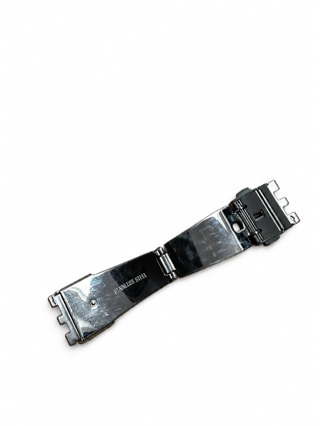 Vivienne Westwood Wallace Replacement Clasp – Gold Tone — detail view on white